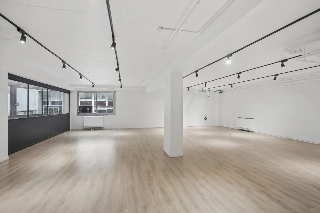 32 Rue De Paradis, Paris for sale Interior Photo- Image 1 of 11