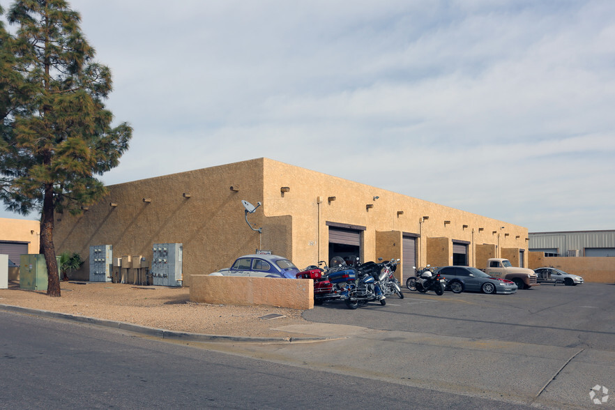 7505-7515 N 69th Ave, Glendale, AZ for lease - Primary Photo - Image 1 of 10