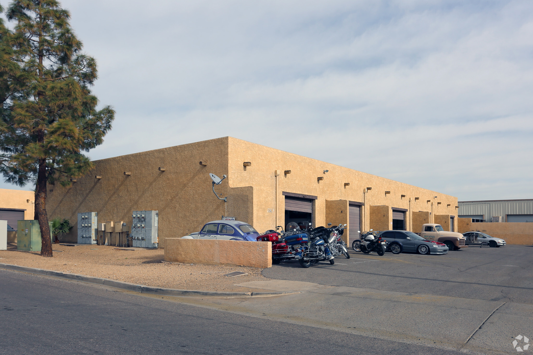 7505-7515 N 69th Ave, Glendale, AZ for lease Primary Photo- Image 1 of 11