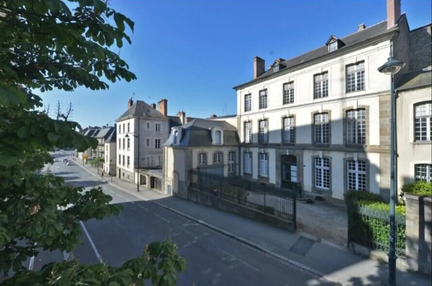 Office in Rennes for lease - Building Photo - Image 1 of 24