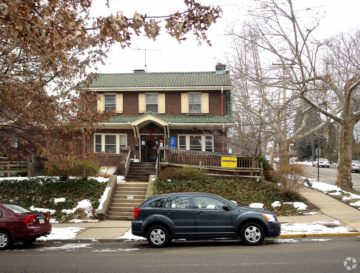 391 Washington Ave, Oakmont, PA 15139