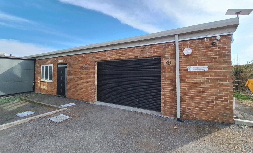 21 Bamfurlong Ln, Staverton for lease - Building Photo - Image 1 of 5
