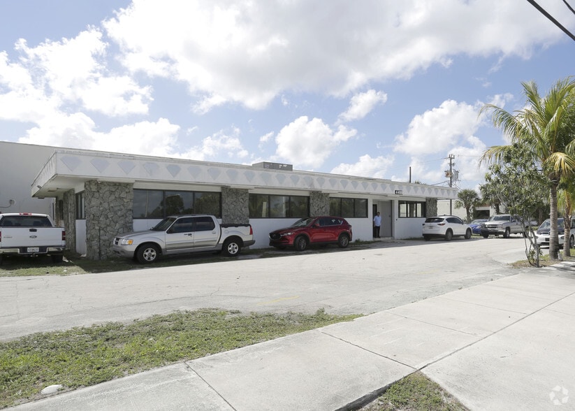 4400 NW 135th St, Opa Locka, FL for lease - Building Photo - Image 3 of 6