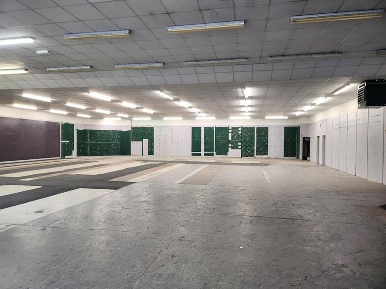 32 Waterloo Rd, Stoke On Trent for lease - Building Photo - Image 3 of 10