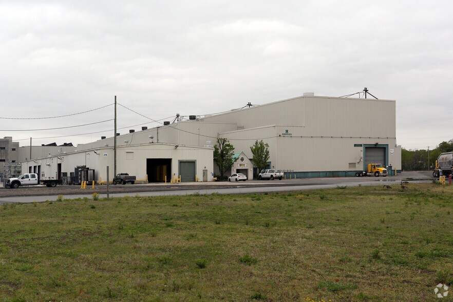 10 Industrial Hwy, Lester, PA 19029