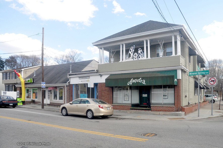 952962 Mineral Spring Ave, Pawtucket, RI 02860