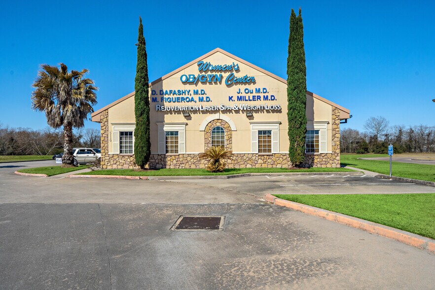 5119 Fairmont Pky, Pasadena, TX for sale - Primary Photo - Image 1 of 1