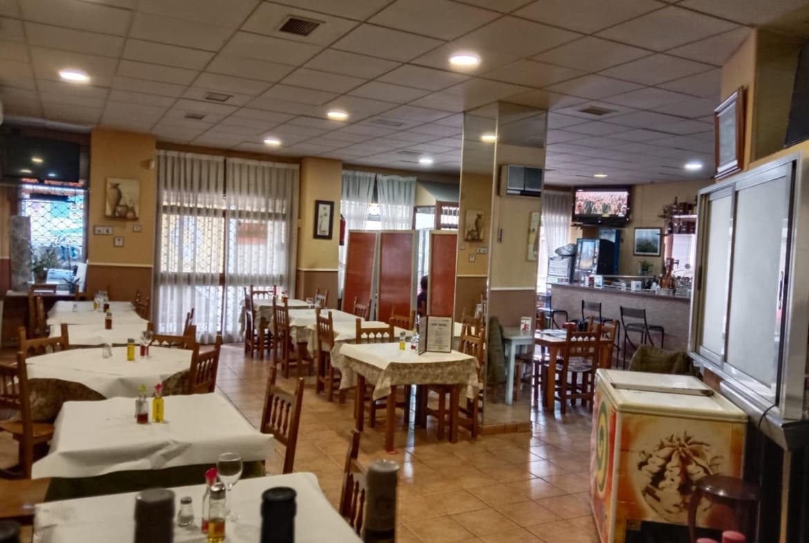 Madrid, MAD 28019 - - - Interior Photo - Image 1 of 15