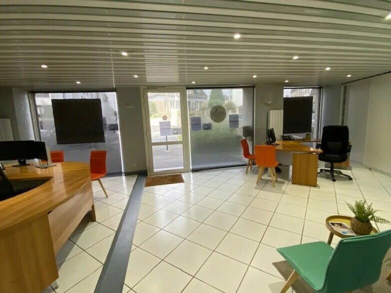 Flex in Auray for sale - Building Photo - Image 2 of 9