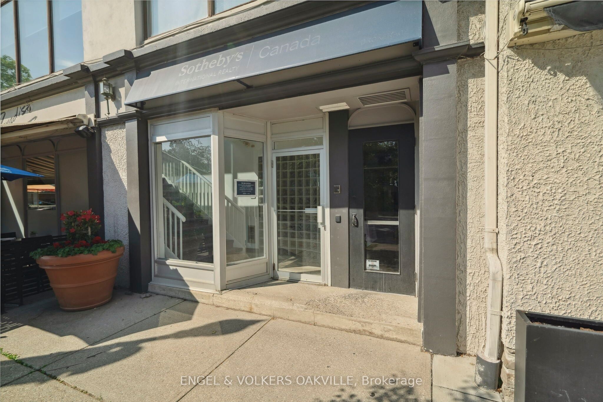 125 Lakeshore Rd E, Oakville, ON for lease Interior Photo- Image 1 of 26