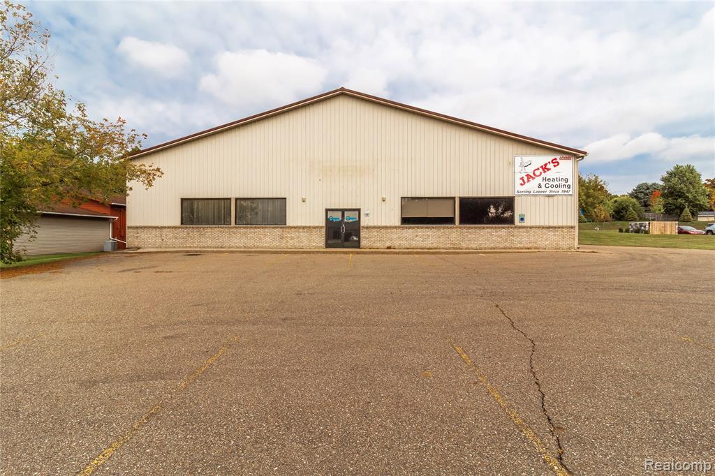 1567 Imlay City Rd, Lapeer, MI for lease Primary Photo- Image 1 of 16