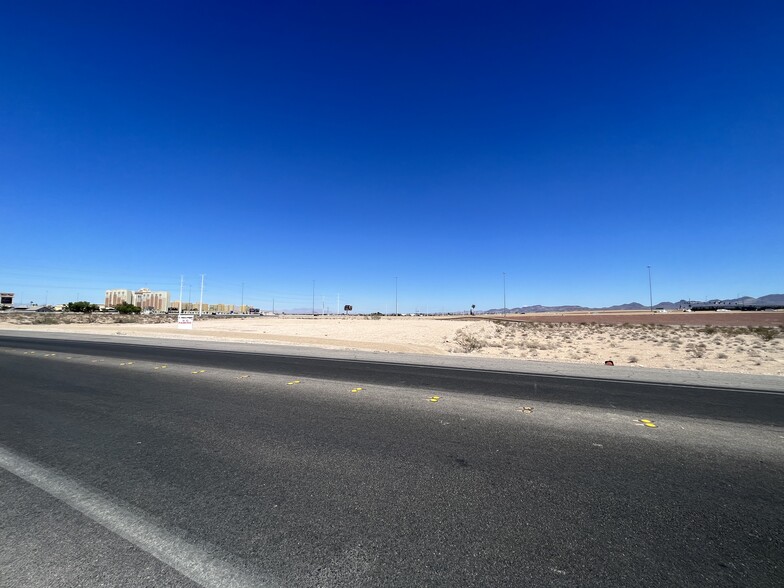 10410 Dean Martin dr, Las Vegas, NV for sale - Primary Photo - Image 1 of 5