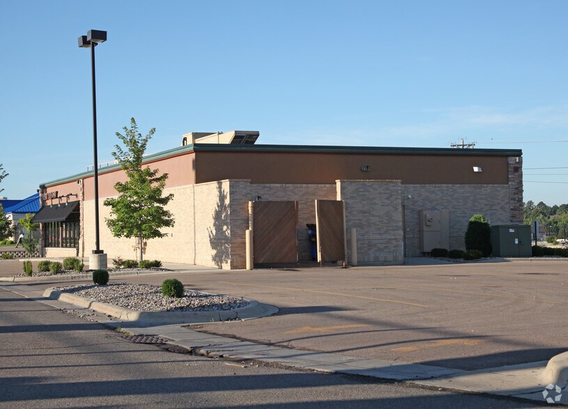 320 Pioneer Trl, Chaska, MN for sale - Building Photo - Image 2 of 2