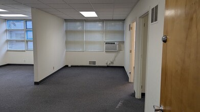 4000 Aurora Ave N, Seattle, WA for lease Interior Photo- Image 2 of 7