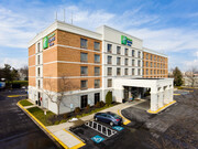 Holiday Inn Express & Suites Laurel - Motel