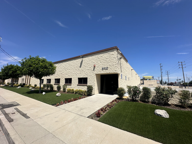 8910 Quartz Ave, Northridge, CA for lease - Building Photo - Image 2 of 20