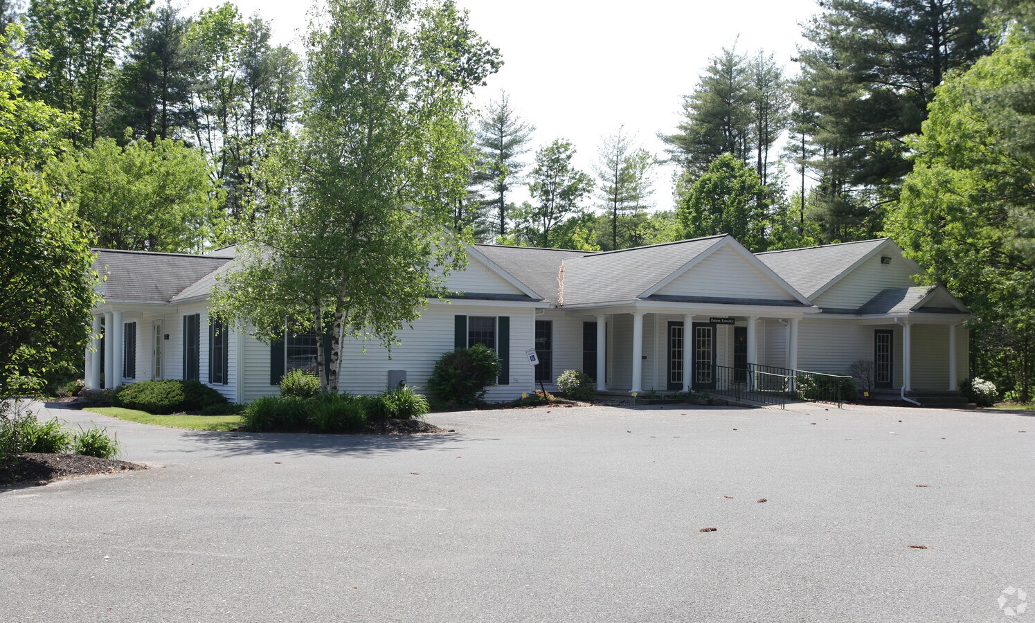 17 Baywood Dr, Queensbury, NY 12804