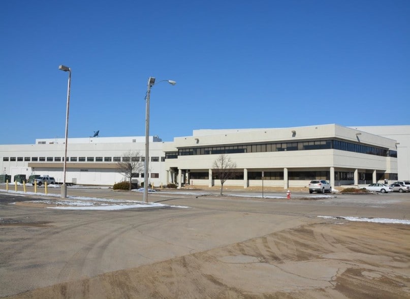 2460 Kerper Blvd, Dubuque, IA for sale - Primary Photo - Image 1 of 1