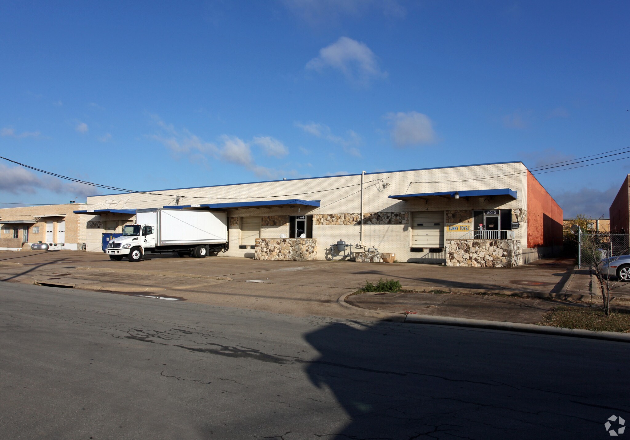 2909 Anode Ln, Dallas, TX for sale Primary Photo- Image 1 of 1