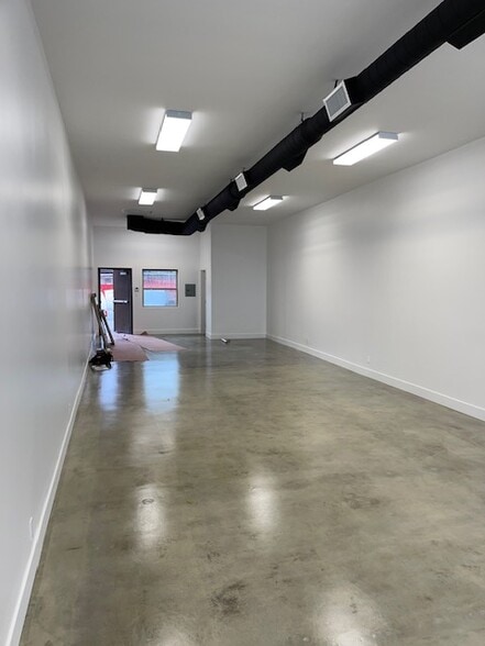 2918 W Magnolia Blvd, Burbank, CA for lease - Interior Photo - Image 3 of 3