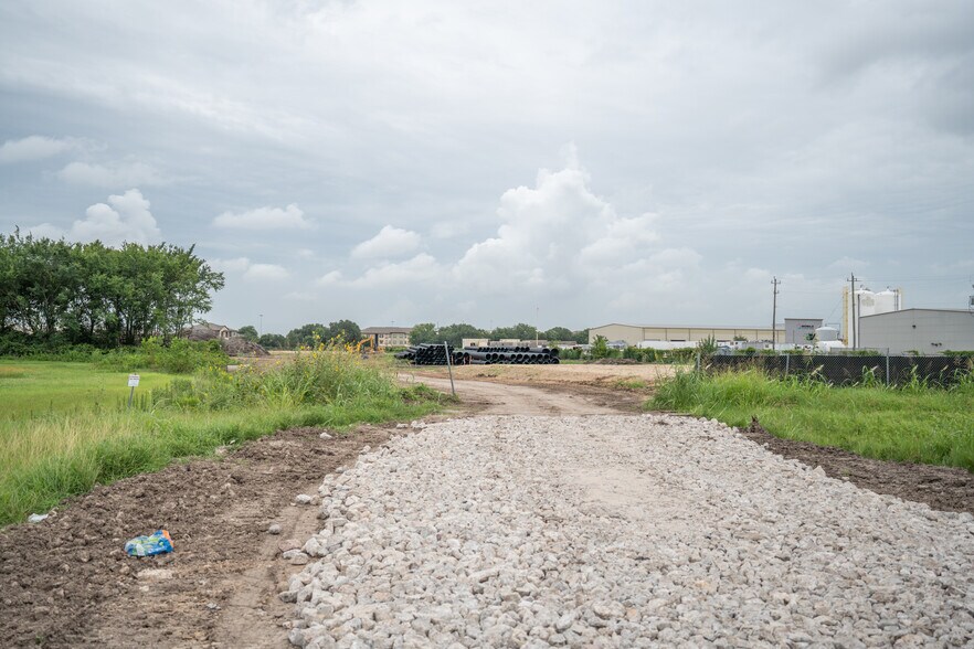2207 Genoa Red Bluff Rd, Pasadena, TX for sale - Construction Photo - Image 3 of 4