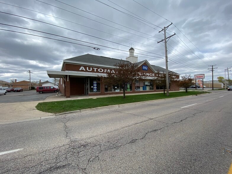 7713 W Lawrence Ave, Norridge, IL for lease - Building Photo - Image 3 of 27