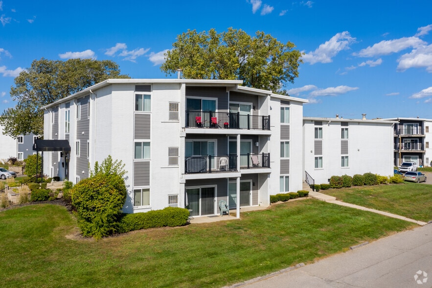 8375 Honeytree Blvd, Canton, MI for sale - Primary Photo - Image 1 of 1