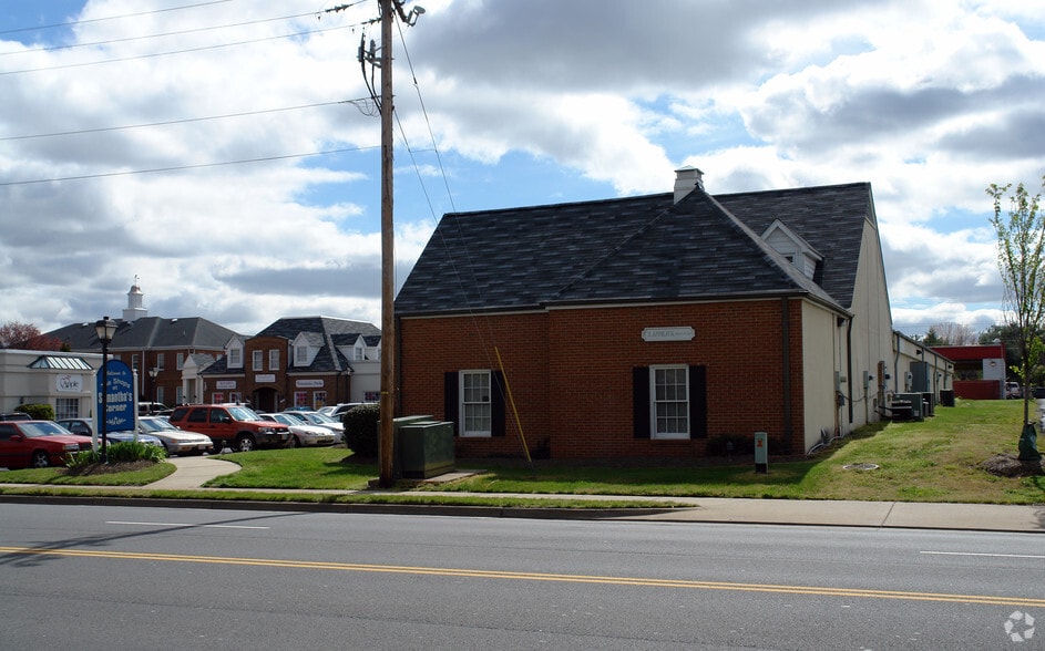 8755-8785 Mathis Ave, Manassas, VA for lease - Building Photo - Image 2 of 8