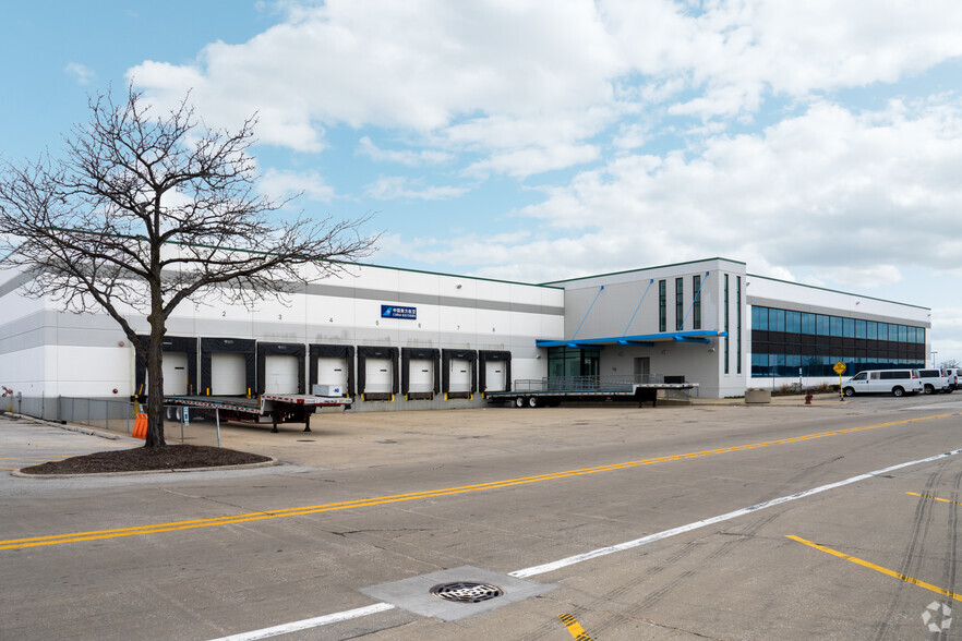 513 Express Center Dr, Chicago, IL for lease - Building Photo - Image 2 of 5