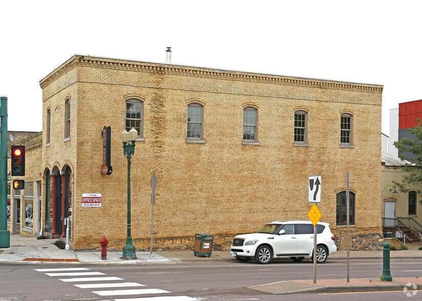 100 E 2nd St E, Chaska, MN for sale - Primary Photo - Image 1 of 1