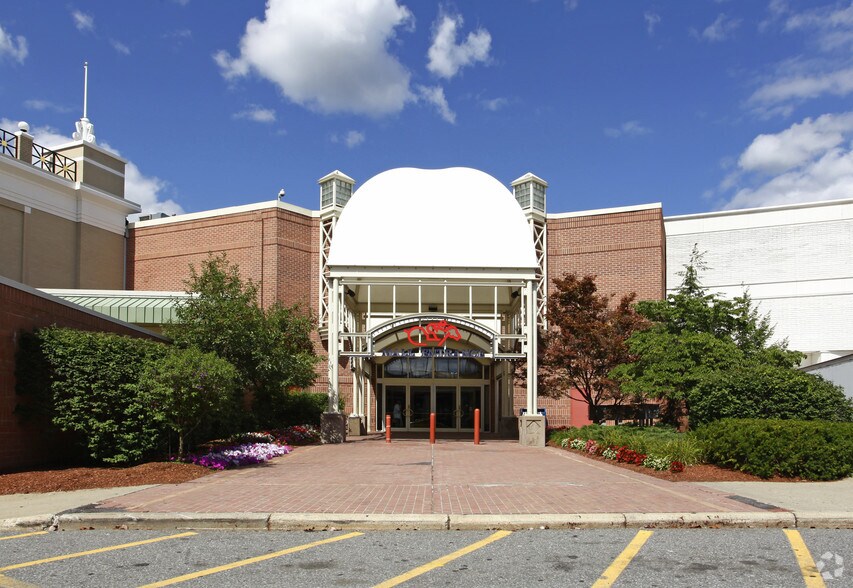 99 Rockingham Park Blvd, Salem, NH for sale - Building Photo - Image 1 of 1