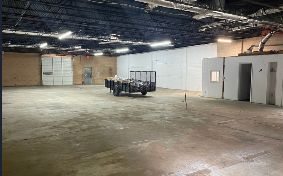 3735-3737 Atmore St, Charlotte, NC for lease - Building Photo - Image 3 of 4