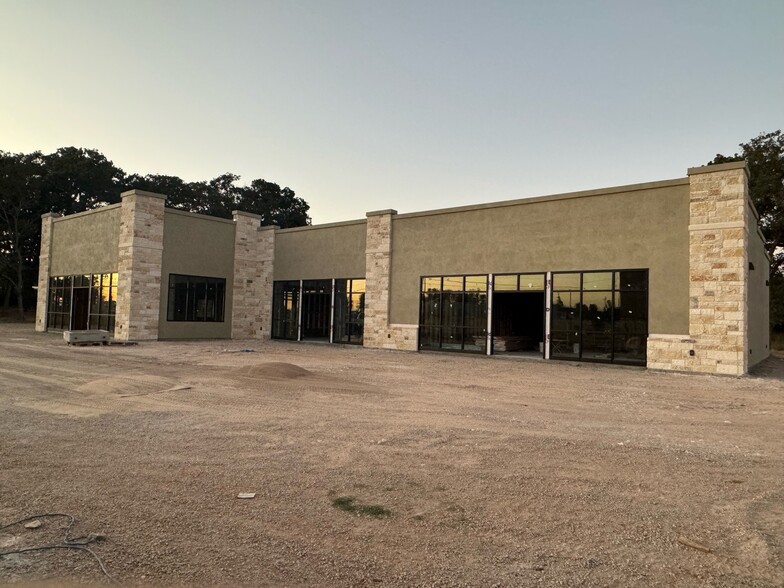 514 Friendship Ln, Fredericksburg, TX for lease - Building Photo - Image 2 of 2