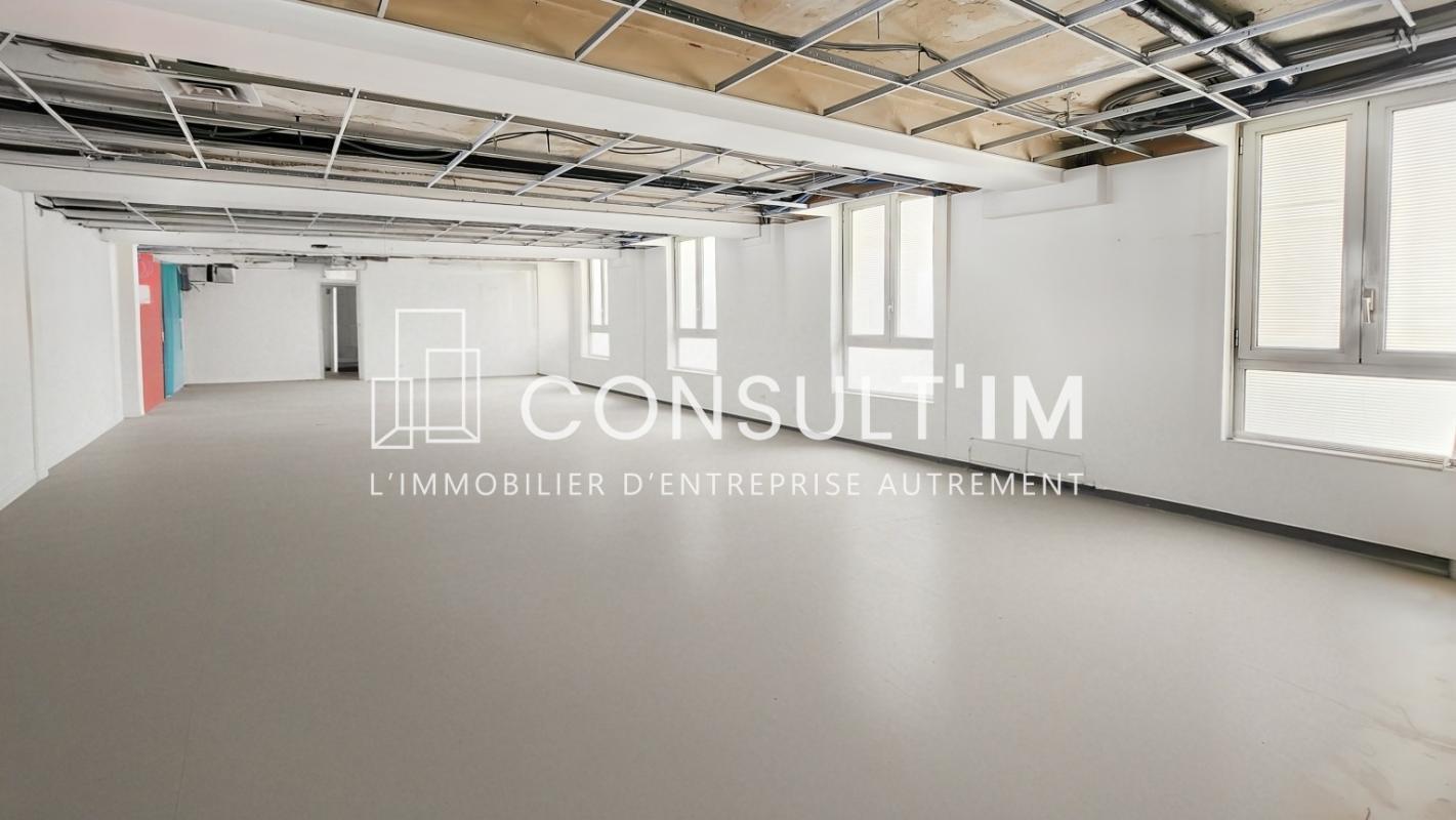 Office in Paris for lease Building Photo- Image 1 of 9