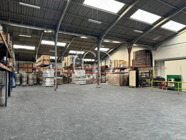 Industrial in Genas for lease - Interior Photo - Image 3 of 8