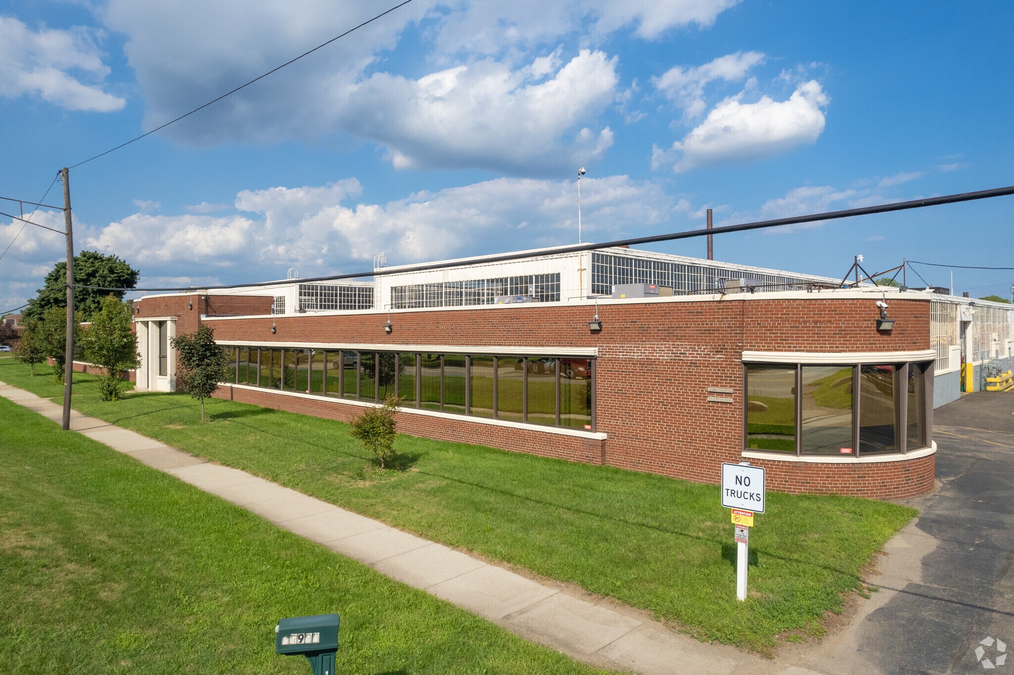 21870-21900 Hoover Rd, Warren, MI for sale Primary Photo- Image 1 of 8
