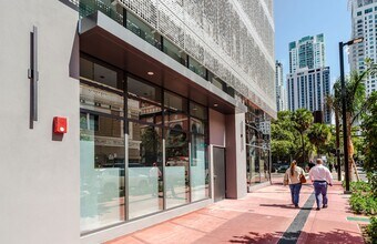 222 NE 1st Ave, Miami, FL for lease Building Photo- Image 2 of 4