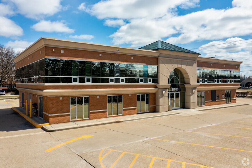 37020 Garfield Rd, Clinton Township, MI for lease - Building Photo - Image 1 of 9