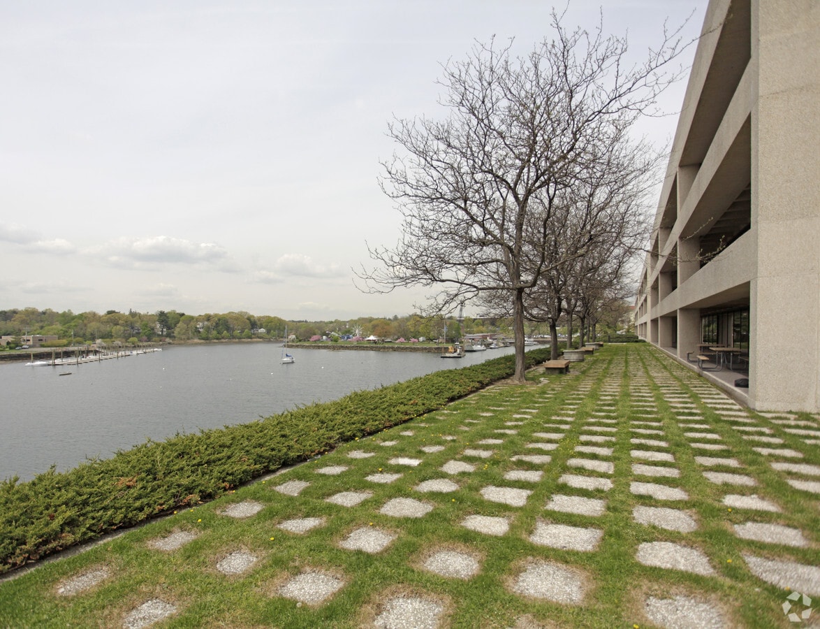 600 Steamboat Rd, Greenwich, CT 06830