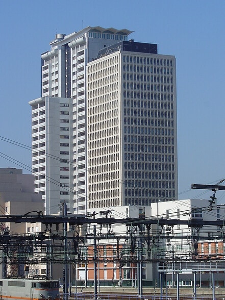 Office in Paris for lease - Building Photo - Image 2 of 4