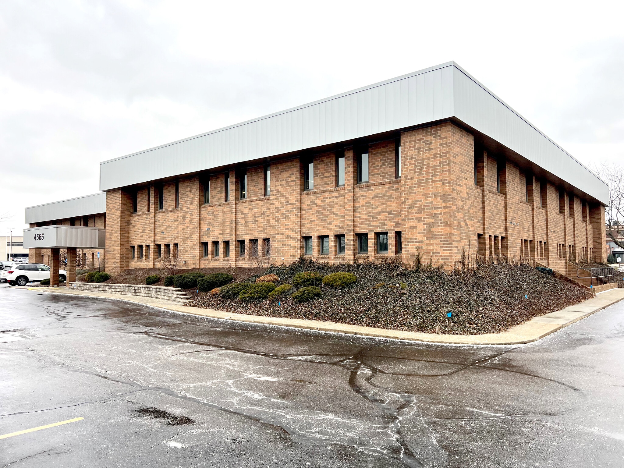 4565 Dressler Rd NW, Canton, OH 44718 Belpar Professional Building