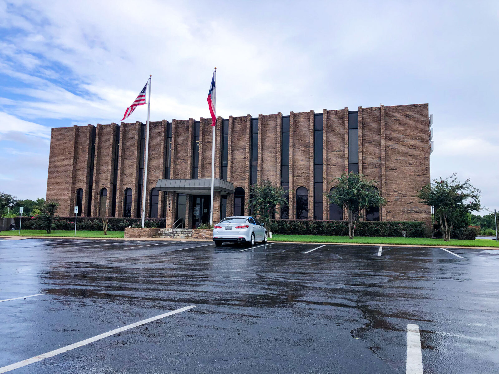 13301 E I-10 Fwy, Houston, TX for lease Building Photo- Image 1 of 5