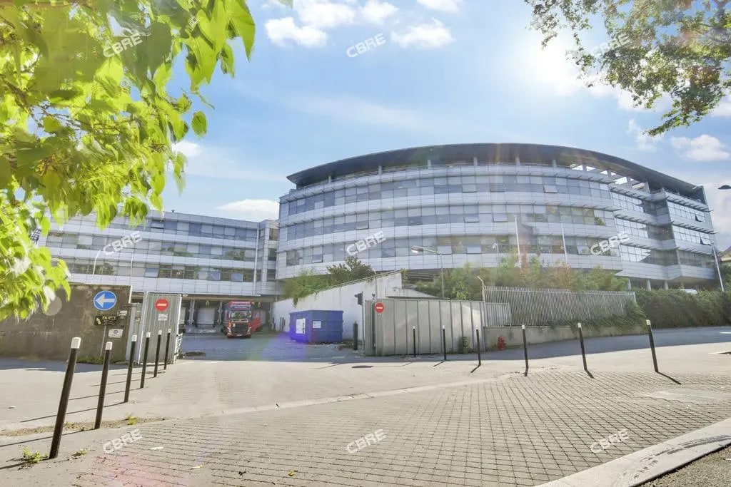 Flex in Épinay-sur-Seine for lease Building Photo- Image 1 of 8