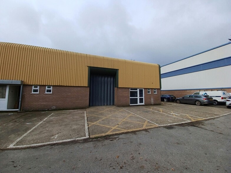 Victory Clos, Three Legged Cross for lease - Primary Photo - Image 1 of 14