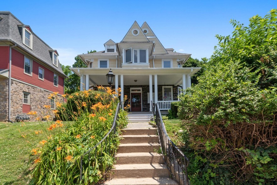 109 Iona Ave, Narberth, PA 19072