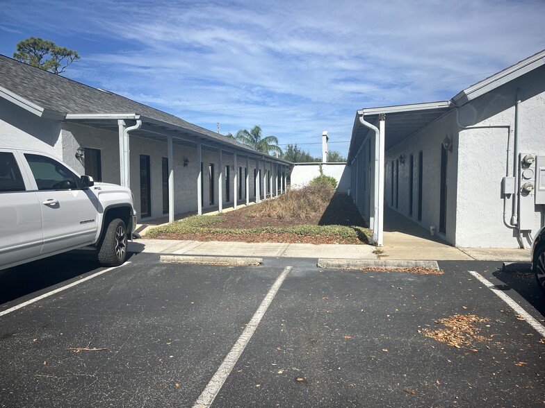 8406 Massachusetts Ave, New Port Richey, FL for lease - Building Photo - Image 2 of 17