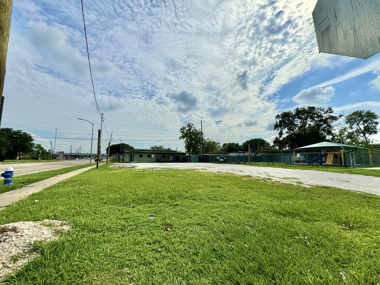 5434 Melanite Ave, Houston, TX for lease - Building Photo - Image 3 of 9