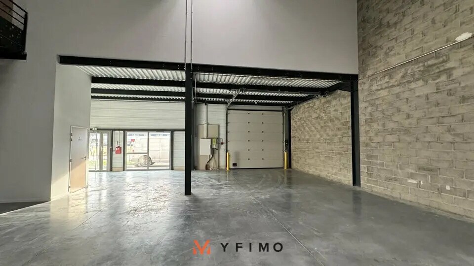 Flex in Le Thillay for lease - Interior Photo - Image 3 of 5