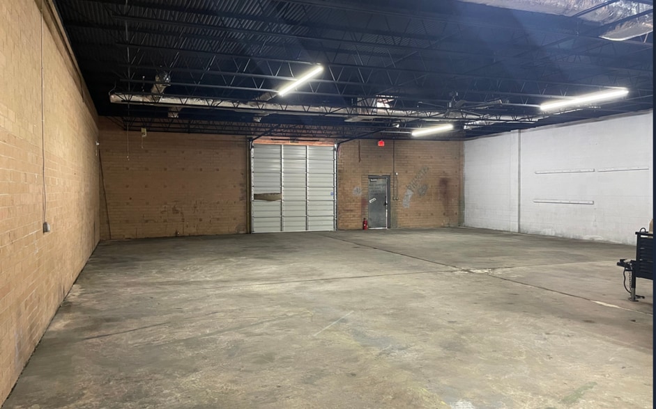 3735-3737 Atmore St, Charlotte, NC for lease - Building Photo - Image 2 of 4