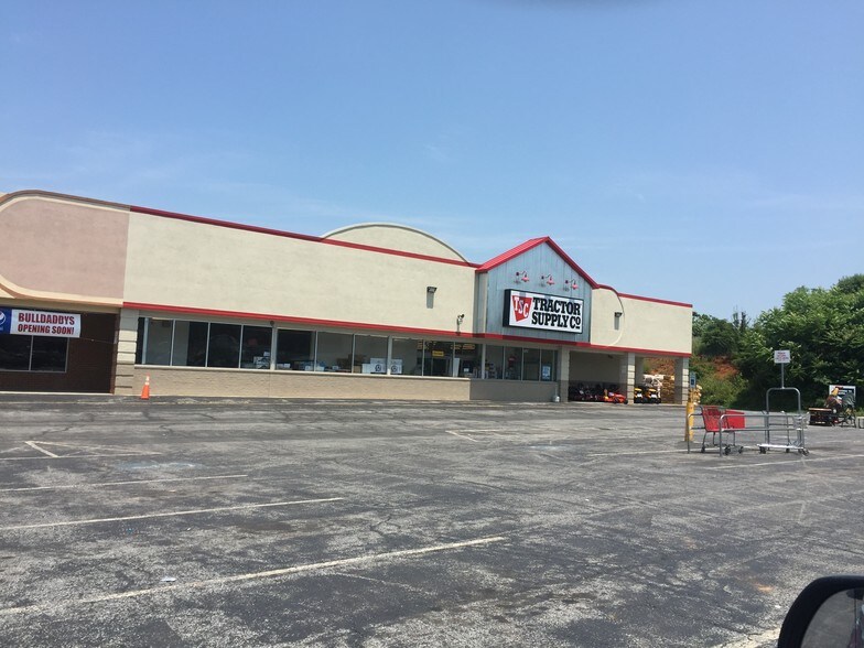 7631-7645 Richmond Hwy, Appomattox, VA for sale - Building Photo - Image 1 of 1